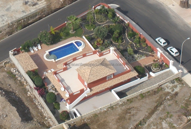 A6PP2129 Villa  Playa Paraiso 1150000 €