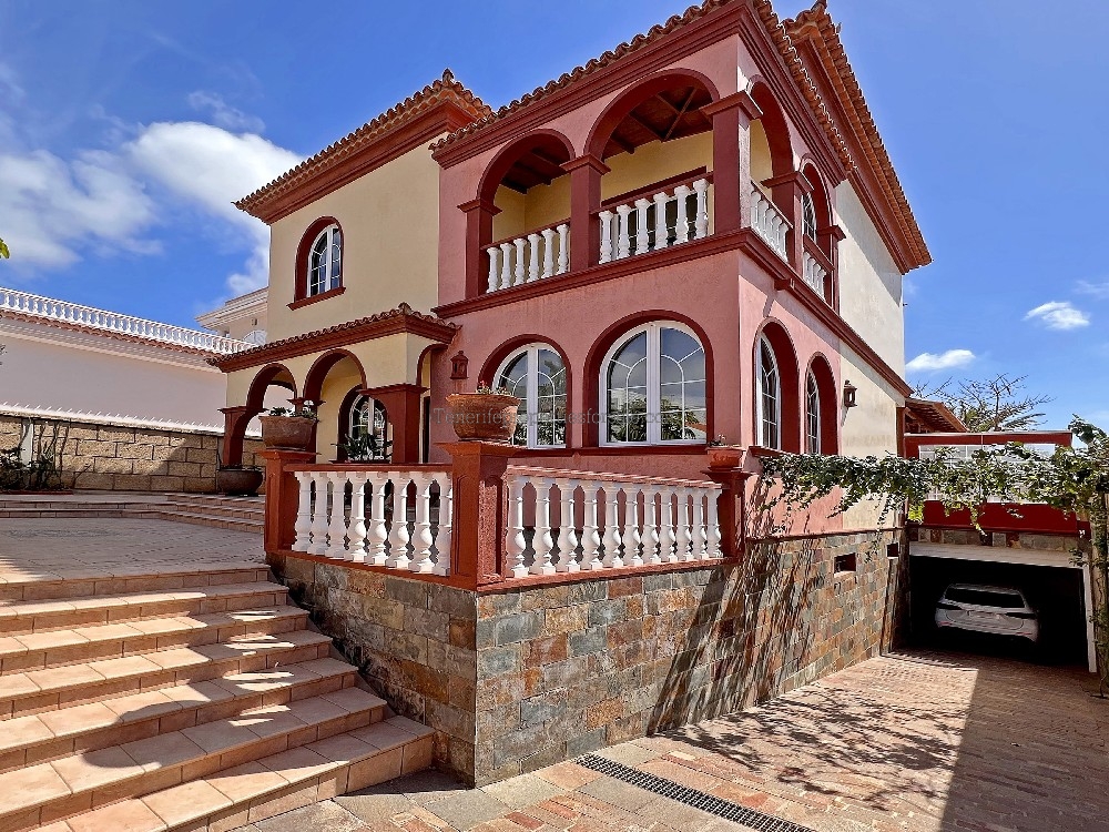 A4A2179 Villa LOS OLIVOS Adeje 790000 €